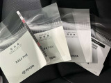 メンテナンスノート、取扱説明書です。 その車の整備記録が事細やかに記録されています。 車が生まれてから今までどのような道を歩んできたのか判るとても重要な物ですよ。