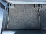 リヤフロアマットは使用感が少ないです。