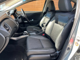 前席の画像です。是非運転席に座っていただき視界等をご確認ください。