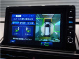◆マルチビューカメラシステム◆運転席から見づらい前後左右を、ナビ画面の映像で確認。見通しの悪い交差点や狭い道でのすれ違い、駐車などをサポートします。