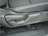◆シートハイトアジャスター◆運転席を上下に高さ調節ができます!運転ポジションを体格に合わせてシート調整できます。