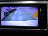 バックカメラの画像です。ガイドラインがスムースな車庫入れをサポートいたします。車庫入れの安心感がアップしますね。