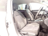 楽な姿勢で座ることが出来るので長時間の運転でも疲れにくいですし体もぶれにくいですよ。