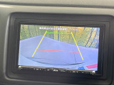 【バックカメラ】駐車時に後方がリアルタイム映像で確認できます。大型商業施設や立体駐車場での駐車時や、夜間のバック時に大活躍!運転スキルに関わらず、今や必須となった装備のひとつです!