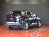 【CX-5】上質感と精悍さを兼ね備え、ワイド感を強調した意匠。オールラウンドな機能美と品格、洗練されたデザイン。