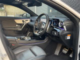 CLAクラス CLA200d AMGライン Sブレーク 本革シート サンルーフ