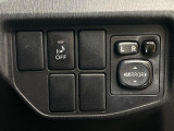 【電動格納ミラー】サイドミラーは電動格納式となっており、狭い駐車場でもキズがつくリスクを抑えられます。