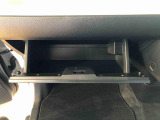 よく使うものが手を伸ばせばすぐ届く、機能面で充実した収納。