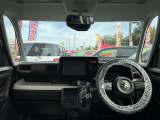 見通しのよいすっきりとした視界で、誰でも運転しやすいです。運転のしやすさは疲れにくさにも繋がりますよ♪