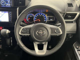 3本スポークステアリング!ステアリングスイッチ付!全車速追従機能レーダークルーズコントロール操作、インフォメーションディスプレイの操作や音量調整などの操作ができます!