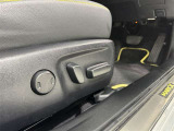 パワーシート搭載。微妙な調整が手軽にでき、ピッタリのポジションで運転することが可能です。