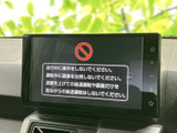 画面には安全に関する案内が表示され、内容を確認しやすい構成です。ホームや音量などのタッチキーも備わり、必要な操作へアクセスしやすいインターフェースとなっています。
