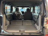 積載性が広がるシートアレンジ。倒し方や可動域、荷室の広がりが分かり、使い道を想像できます。
