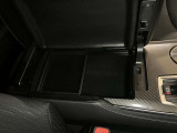 小物収納BOX有ります。(センタコンソール)