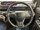 【ハンドル回り】インテリアに合わせたデザインのステアリングは、運転される方のことも考え、運転しやすい形状、大きさです。ぜひ一度、実際に触ってお確かめください。