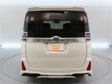 広々とした車内空間に優れた燃費性能。更にデザインも上質で人気のお車です!