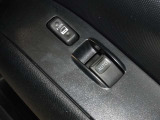 運転席のみパワーウィンドウを装備しています。