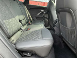 体を支えるためにシートを硬めにしております。長時間の運転でも疲れにくいように、サポート力重視で設計されております。