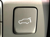 【パワーバックドア】スマートキーや運転席のボタンを押すだけでリアゲートが自動で開閉します!荷物を持っている時や、高い位置にあるバックドアを閉める際に便利な機能です♪