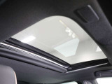 高級感たっぷりで開放感満載なムーンルーフ付きです♪
