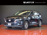 中古車専門再生工場にて熟練専任スタッフが丁寧に清掃、仕上げを実施しております。また、お客様に安心してご検討いただける様、公取協が定める基準に基づき車両検査を実施し、車両状態評価証を発行しております。