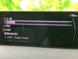 FM・AMラジオに加え、BluetoothやUSBなど複数の音源を画面から選べます。利用したい項目が一覧で表示され、気分や状況に合わせて切り替えやすいのが魅力。日々の移動時間を快適に過ごせます。