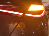 認定中古車はお車の経過年数や走行距離により1年もしくは2年間保証を付帯しております。「認定中古車保証」はメーカー保証です。全国のメルセデス正規販売店で保証を受けることができます。