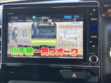 テレビ番組を停車中に楽しめる画面を備えています。番組情報も表示されるため内容を確かめやすく、休憩中や待ち時間に映像を見ながら過ごしたい場面で活用できます。