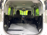 普段のお買い物や通勤、送迎等に十分な荷室スペースを確保しております。セカンドシートを倒すと、大きな荷物の積載も可能です♪