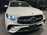 メルセデス・ベンツ八王子の最新のショールームには、大型モニターがあり最先端のメルセデス・ベンツをご体感頂けます!屋内展示場のため、天候の悪い日でも、ごゆっくりとお車をご覧頂ける店舗でございます!