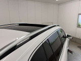 メルセデス・ベンツあざみ野店は、屋内展示場がございますので、雨の日もゆっくりと実車をご覧いただけます。駅から徒歩3分の立地です。