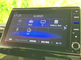 音楽やラジオなど、利用できるメディアを画面から選べるメニュー表示です。項目が見やすく整理されており、その日の気分に合わせて車内の時間を楽しめます。