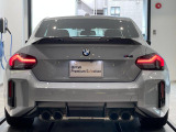 安心のBMW認定中古車は100項目の箇所を徹底的にチェック致します。機械的な箇所や電気系、コンピューターなどをご納車前に点検し、交換基準に達した部品は全て新品に修理返品した後にご納車致します。