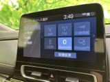 AM・FMをはじめ、USBやBluetoothなど複数の音源を選べるメニューを表示。項目が画面上に整理されているため、使いたい音源を探しやすく、日々の移動中も好みに合わせて楽しめます。