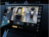 新インフォテイメントシステム「Pivi Pro」に搭載される3Dサラウンドカメラシステム。車輌AIにより車輌を含む周囲の映像を立体的に表示。よりスムーズな駐車や発進が可能となります。