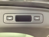 荷物を抱えていてもラクに開け閉め。Hondaスマートキーを持っていれば、開扉だけでなく、閉扉までをハンズフリーで行うことができます