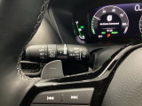 ステアリングホイール後ろにはパドルシフトが付いています。右がアップシフト(+)で、左がダウンシフト(-)です。
