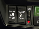 【両側パワースライドドア】スマートキーや運転席のスイッチで後席両側スライドドアの開閉が可能♪電動だから力を入れてドアを開ける必要が無く、小さなお子様でも簡単に開け閉めでき快適です♪