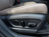 パワーシート搭載しております!微妙な調整が手軽にでき、ピッタリのポジションで運転することが可能です♪