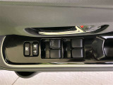 パワーウインドウは運転席ワンタッチ式になっています。挟み込み防止機能付きなので小さなお子様やペットの安全も確保します。