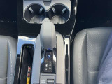 無段変速が魅力のCVT車です。発進から加速までアクセルを一定にして走ることで滑らかに走ります。車内も静かで振動もごくわずか!!CVT車もATの一種なので、もちろんAT限定免許で運転OKです!