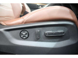 高級車の代名詞!電動シートが装備されています!