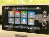 アプリやナビ、電話、FMに加え、Bluetooth Audioなどの選択肢を画面に表示。使いたい機能を一覧から選べるので、音楽や案内など目的に合わせた切り替えがしやすい装備です。