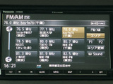 FM・AMの放送局や周波数が一覧で表示され、聴きたい局を画面から選びやすい仕様です。通勤やお出かけの際も、ラジオを手軽に楽しめます。