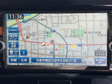 道路や周辺の地名が表示され、現在地周辺の位置関係を画面で確認できます。目的地までのルート確認にも活用でき、初めて向かう場所への移動をサポートしてくれる便利な装備です。