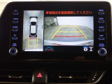バックモニターと一緒にパノラミックビューモニター搭載!後方だけでなく、車を真上から見るように周囲の安全確認をサポートします
