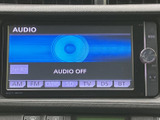 AM・FMに加え、CD/DVDやSD、テレビ、Bluetoothなどの選択項目が並びます。用途に合わせて音源を選びやすく、通勤やお出かけの移動時間に音楽などを楽しみたい方にも便利です。