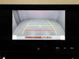 バックモニター装着車は後退時の強い味方です♪車庫入れや縦列駐車の際、後退操作の参考になるガイドラインをナビ画面に表示します。