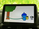 画面にテレビ映像を表示でき、停車中の待ち時間も映像を見ながら過ごせます。操作画面からテレビを選べるため、目的に応じて表示内容を切り替えられる装備です。