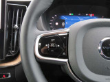 パイロットアシスト(クルーズコントロール)は親指一本で巡航速度の設定、車間距離の設定が可能。